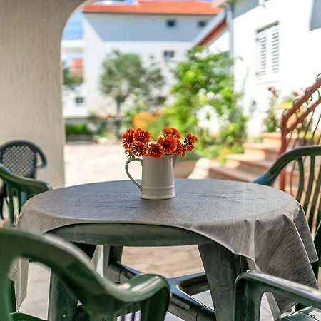 Katica- Apartment Srima